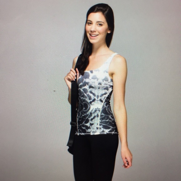 Lululemon tank black AMALA TANK - Picture 4 of 8